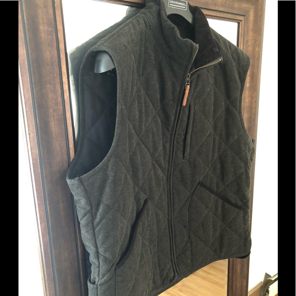 Rugged men’s quilted vest